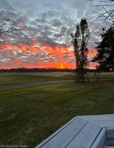 288 Prestwick Trail, Highland Charter Township, MI 48357