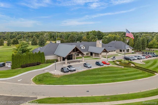 288 Prestwick Trail, Highland Charter Township, MI 48357