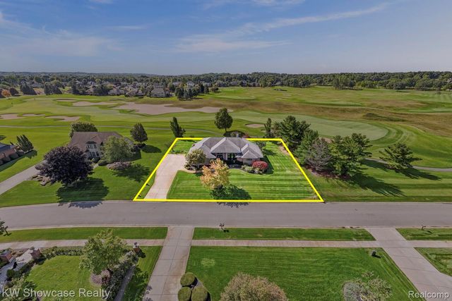 288 Prestwick Trail, Highland Charter Township, MI 48357