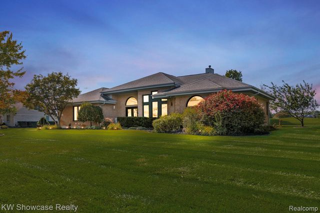 288 Prestwick Trail, Highland Charter Township, MI 48357