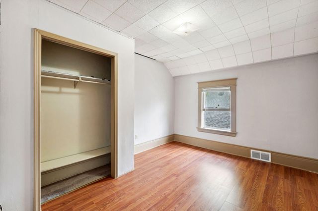 906 5th Street E, Saint Paul, MN 55106