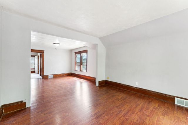 906 5th Street E, Saint Paul, MN 55106