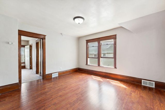 906 5th Street E, Saint Paul, MN 55106