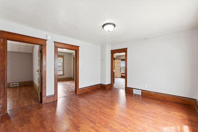 906 5th Street E, Saint Paul, MN 55106