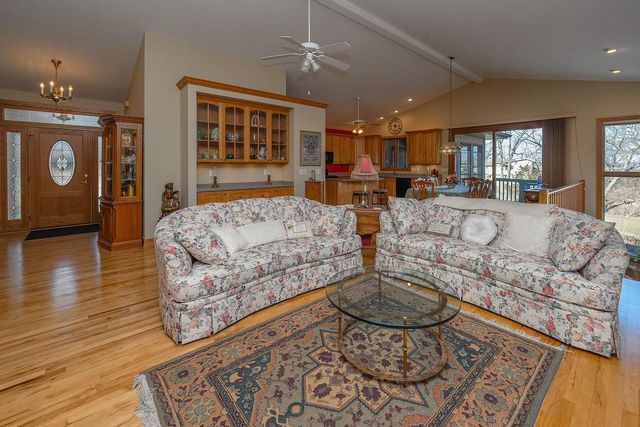 432 Stonewall COURT, Burlington, WI 53105