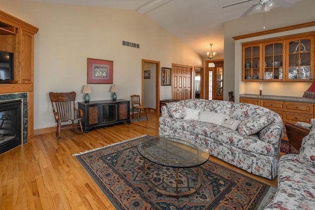 432 Stonewall COURT, Burlington, WI 53105