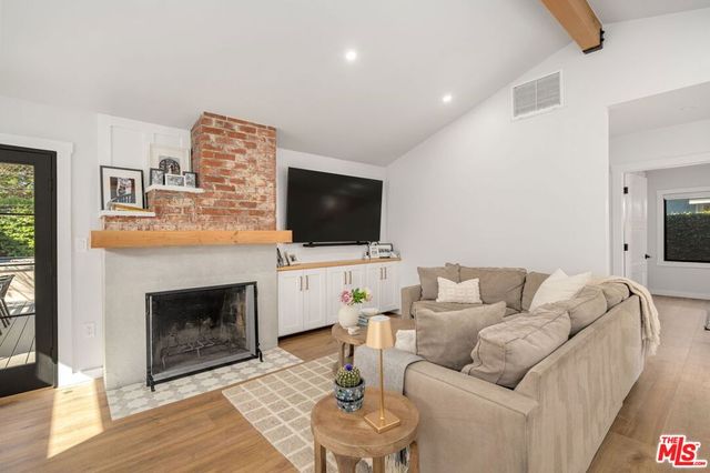 5741 Lemona Avenue, Sherman Oaks, CA 91411