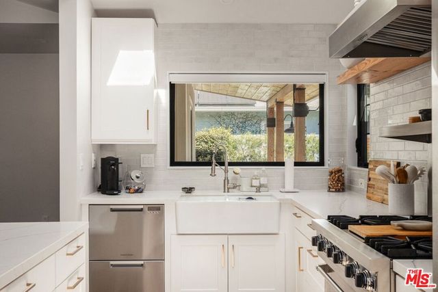 5741 Lemona Avenue, Sherman Oaks, CA 91411