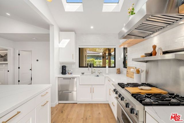 5741 Lemona Avenue, Sherman Oaks, CA 91411