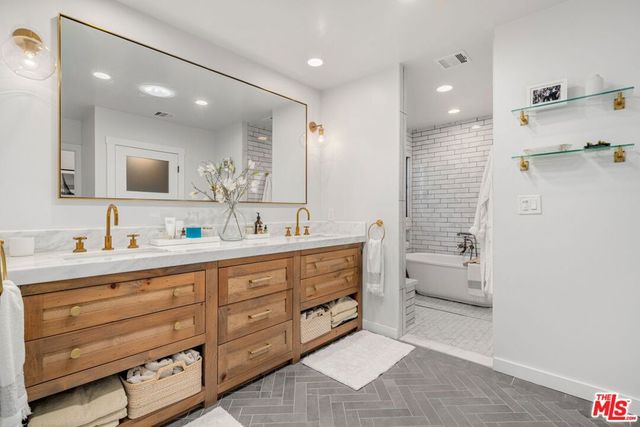 5741 Lemona Avenue, Sherman Oaks, CA 91411