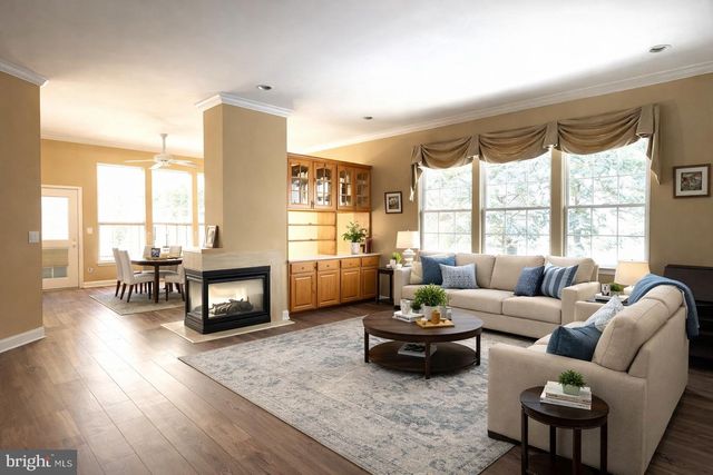 8 MANLEY RD, Pennington, NJ 08534