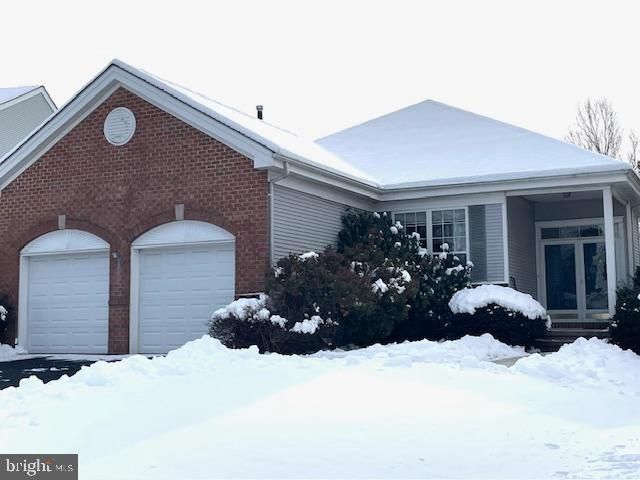 8 MANLEY RD, Pennington, NJ 08534