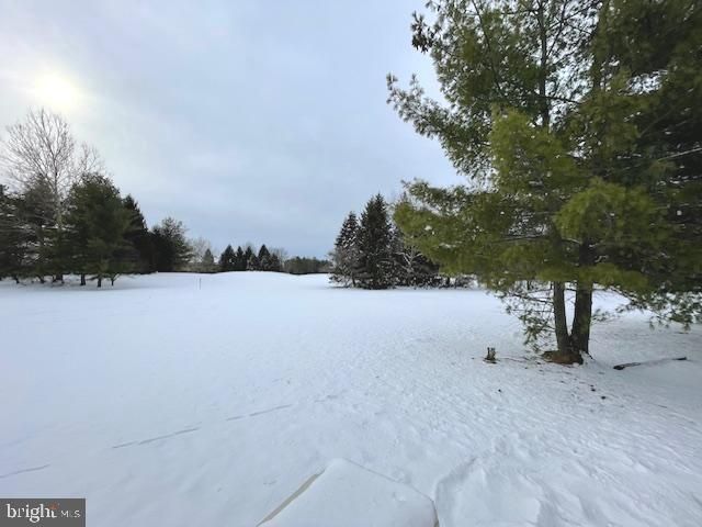 8 MANLEY RD, Pennington, NJ 08534