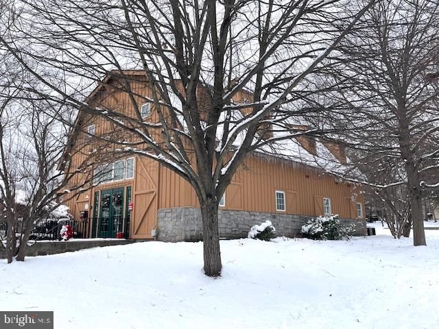 8 MANLEY RD, Pennington, NJ 08534