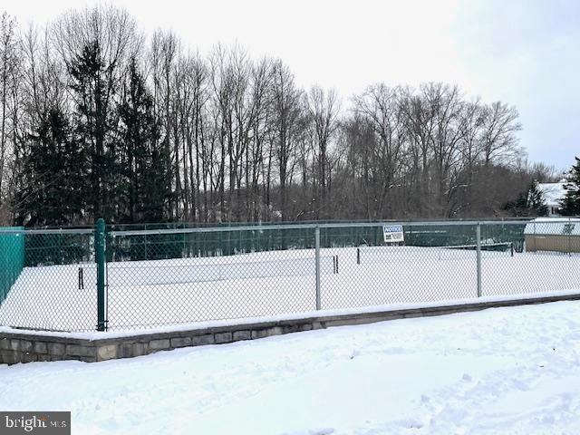 8 MANLEY RD, Pennington, NJ 08534