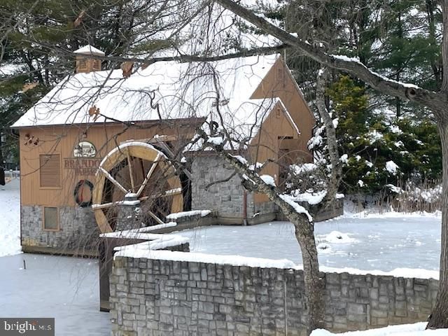 8 MANLEY RD, Pennington, NJ 08534