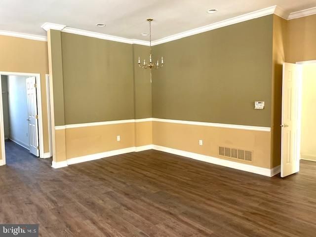 8 MANLEY RD, Pennington, NJ 08534