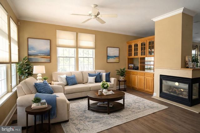 8 MANLEY RD, Pennington, NJ 08534