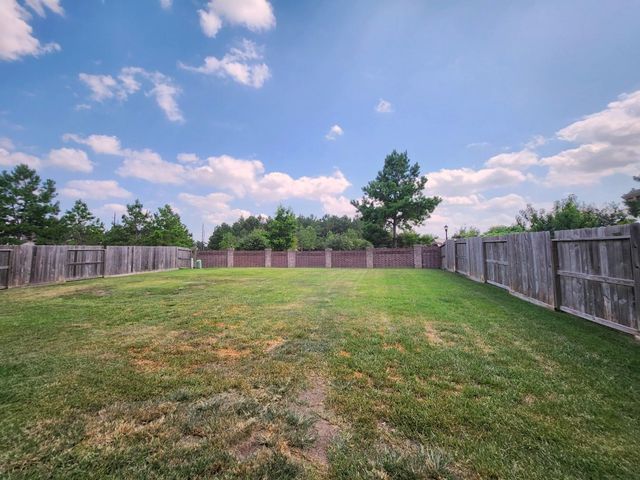 10551 Paula Bluff Lane, Cypress, TX 77433