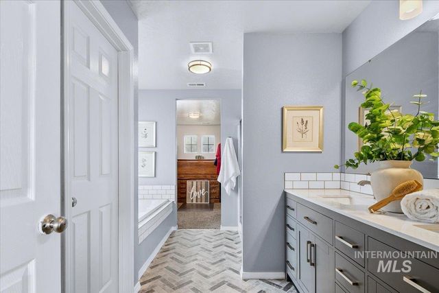 583 W Allspice St, Kuna, ID 83634