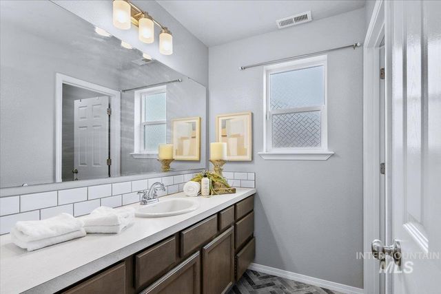 583 W Allspice St, Kuna, ID 83634