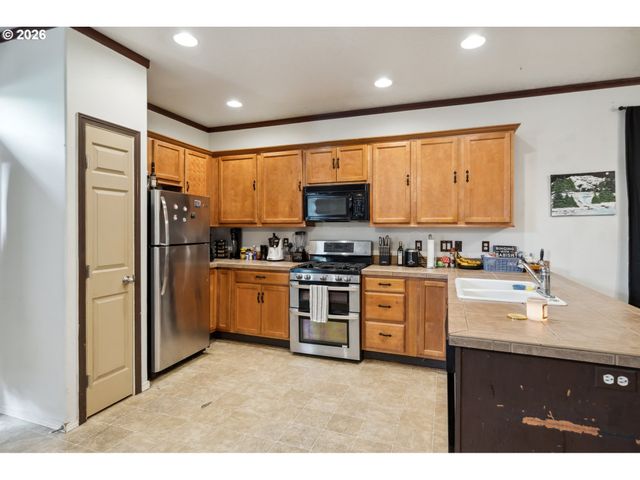 18557 Sw PING Ct, Beaverton, OR 97003