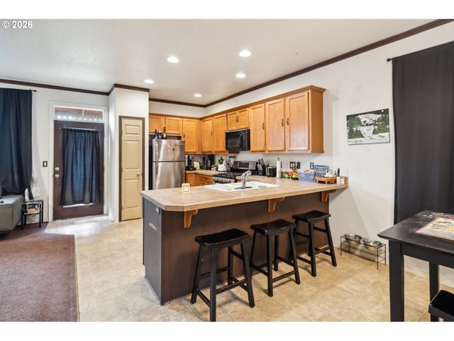 18557 Sw PING Ct, Beaverton, OR 97003