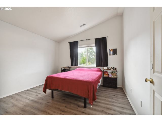 18557 Sw PING Ct, Beaverton, OR 97003