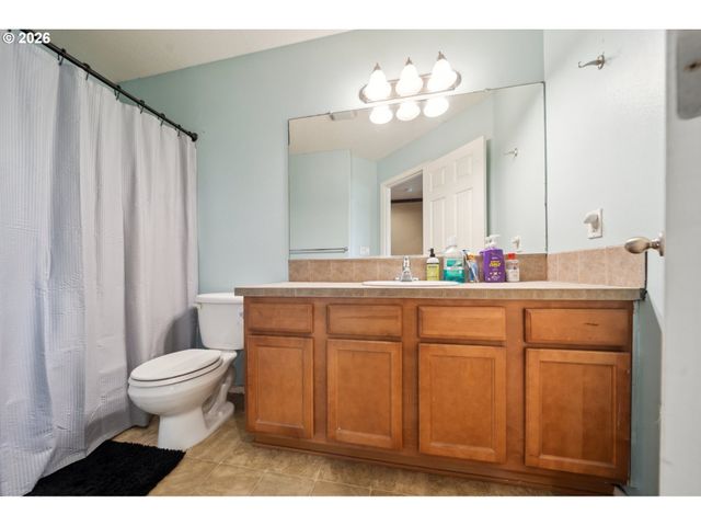 18557 Sw PING Ct, Beaverton, OR 97003