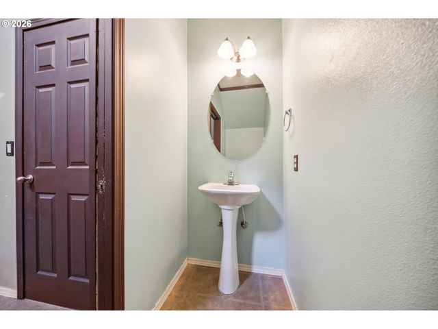18557 Sw PING Ct, Beaverton, OR 97003