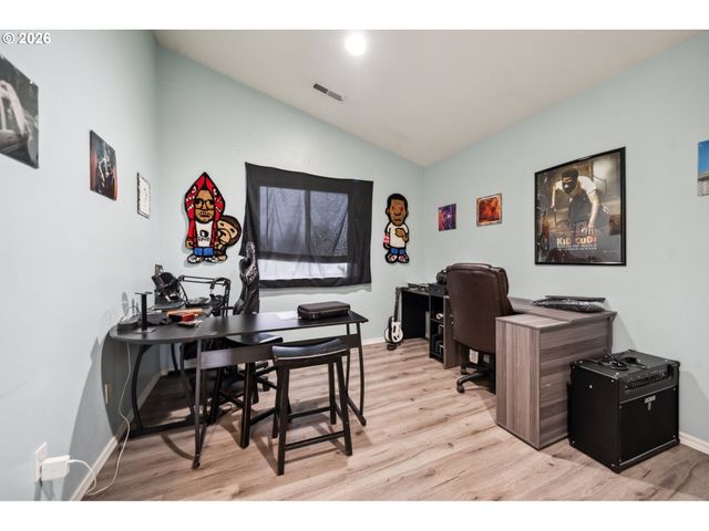 18557 Sw PING Ct, Beaverton, OR 97003