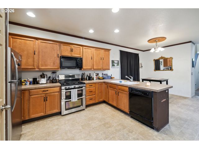 18557 Sw PING Ct, Beaverton, OR 97003