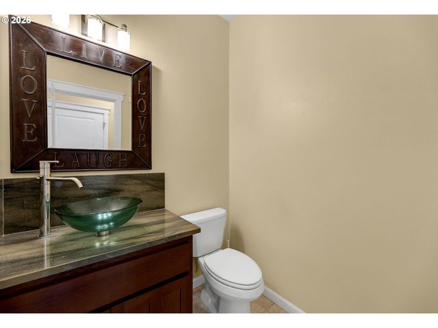 401 W 16TH St, La Center, WA 98629