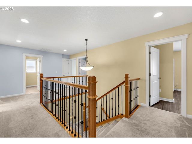 401 W 16TH St, La Center, WA 98629