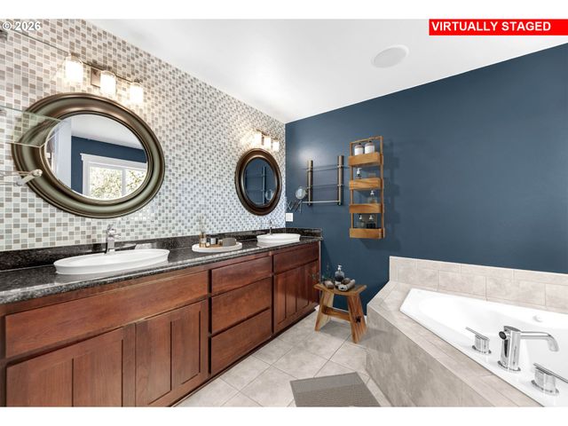 401 W 16TH St, La Center, WA 98629