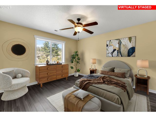 401 W 16TH St, La Center, WA 98629