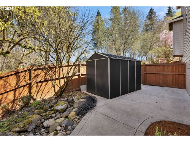 401 W 16TH St, La Center, WA 98629