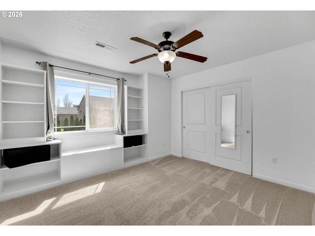 401 W 16TH St, La Center, WA 98629