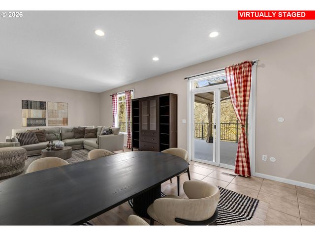 401 W 16TH St, La Center, WA 98629