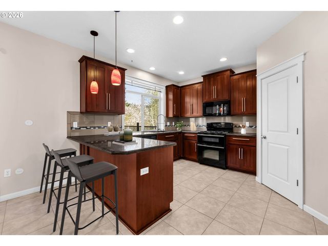 401 W 16TH St, La Center, WA 98629