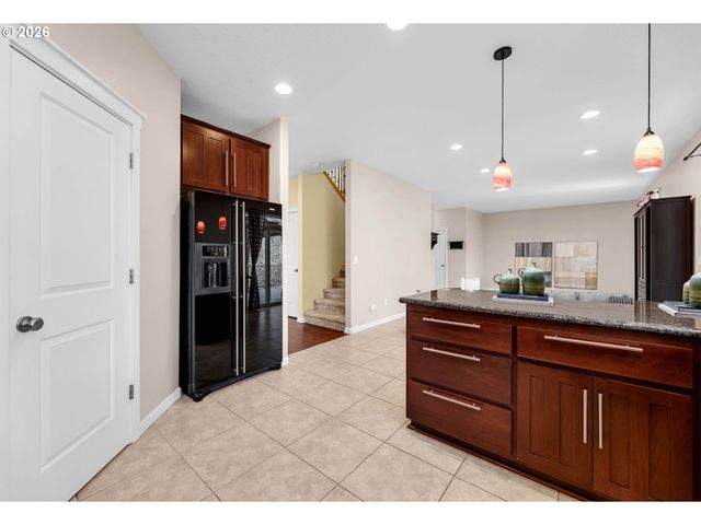 401 W 16TH St, La Center, WA 98629