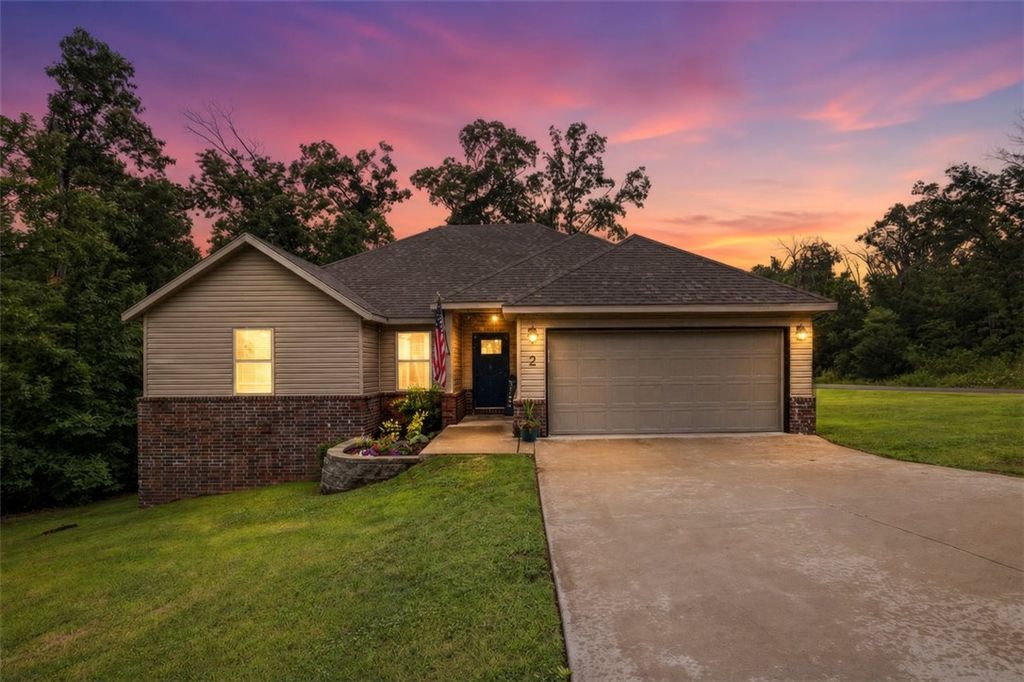 2 Granton Place, Bella Vista, AR 72715