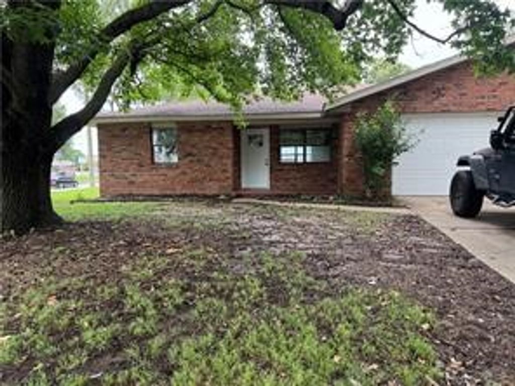 2700 McMillan Drive, Springdale, AR 72762