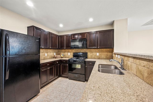 16131 Sweetwater Fields Lane, Tomball, TX 77377