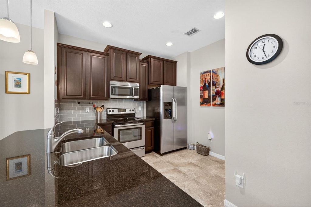 Image 12 of property listing at 6421 BAYTOWN DRIVE, Sarasota, FL 34240