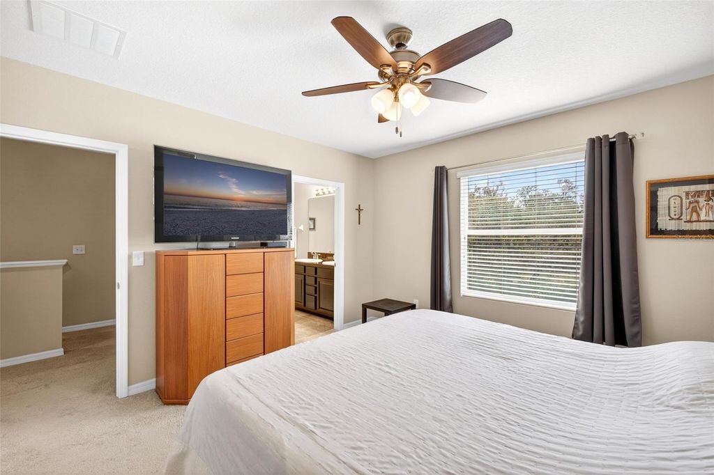 Image 16 of property listing at 6421 BAYTOWN DRIVE, Sarasota, FL 34240