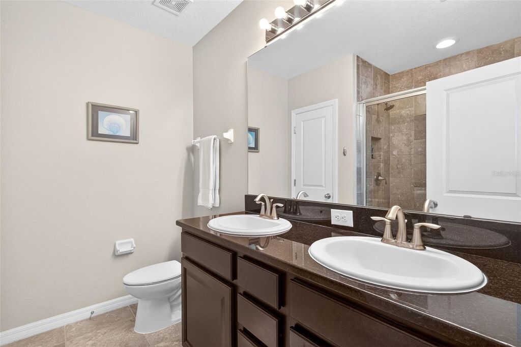 Image 17 of property listing at 6421 BAYTOWN DRIVE, Sarasota, FL 34240