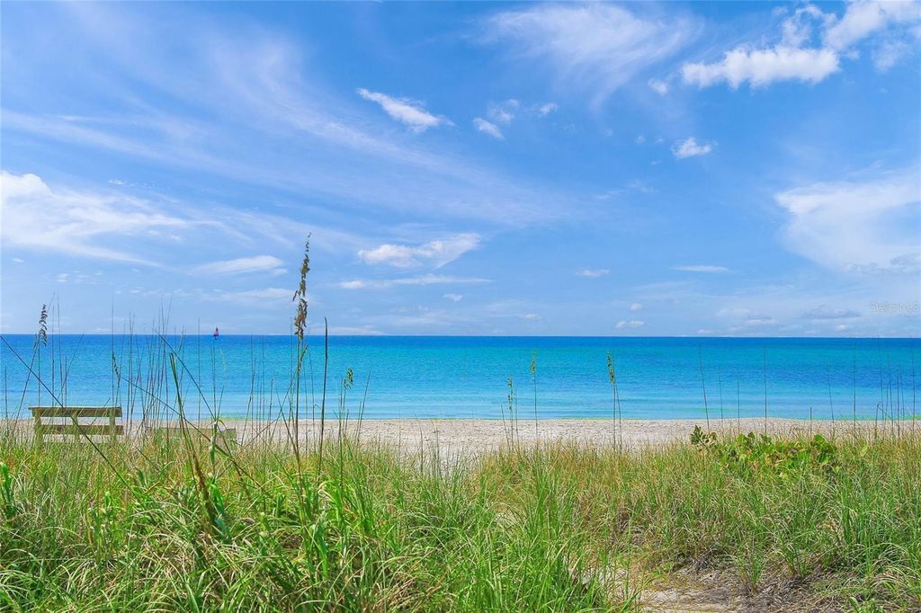 Image 37 of property listing at 6421 BAYTOWN DRIVE, Sarasota, FL 34240