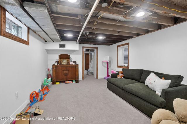 1447 E Saginaw Street, Lansing, MI 48915