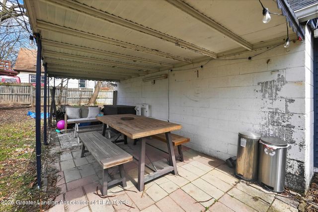 1447 E Saginaw Street, Lansing, MI 48915